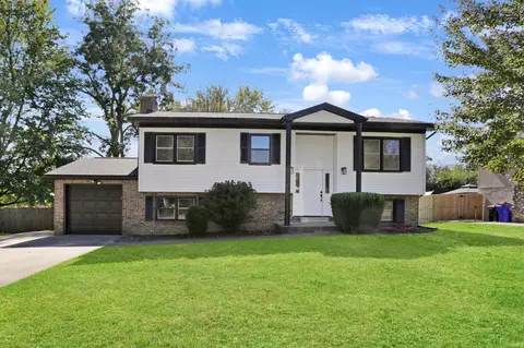 7455 Oakpark Dr, Newburgh, IN 47630