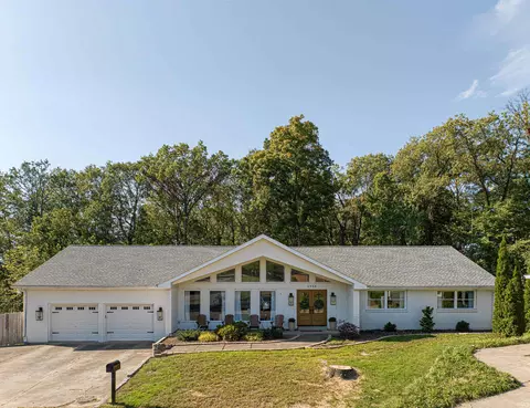 6988 Rolling Ln, Newburgh, IN 47630