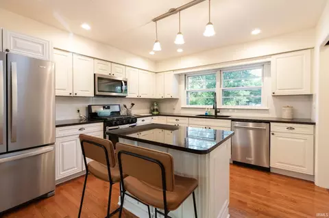 Kitchen - 1909 E Viva Dr, Bloomington, IN 47401 photo 2 of 3