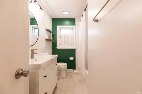Bath - 1909 E Viva Dr, Bloomington, IN 47401 photo 1 of 4