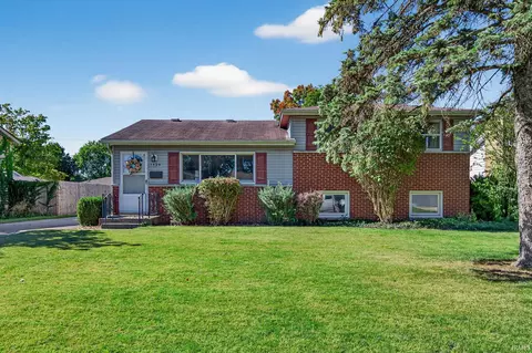 1529 Hass Dr, South Bend, IN 46635