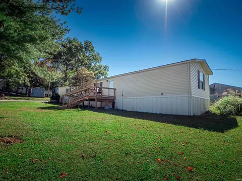 10213 E Indiana St, Oakland City, IN 47660