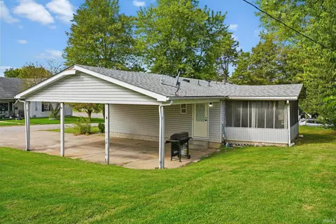 124 W Warren St, Mitchell, IN 47446 photo 2