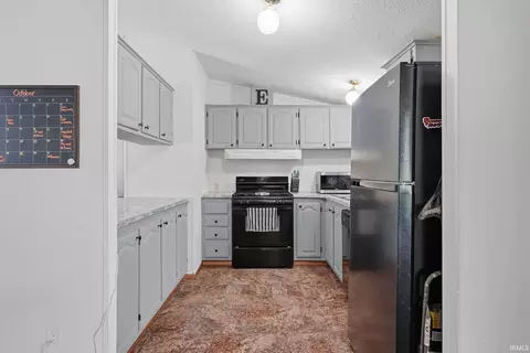 124 W Warren St, Mitchell, IN 47446 photo 8