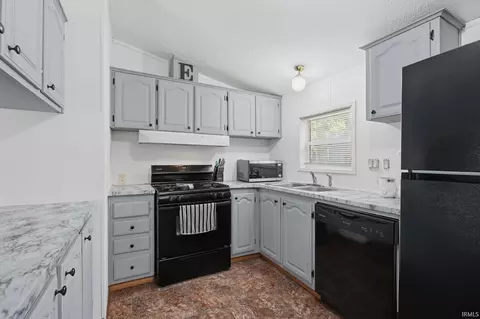 124 W Warren St, Mitchell, IN 47446 photo 7