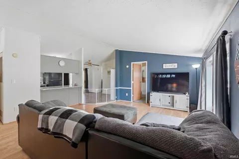124 W Warren St, Mitchell, IN 47446 photo 6