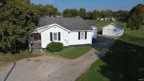 6915 Mesker Park Dr, Evansville, IN 47720