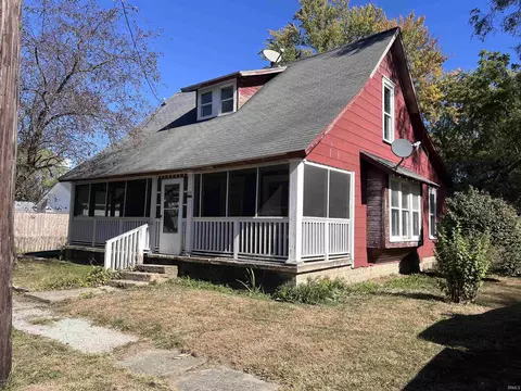 104 N Davis St, Walton, IN 46994