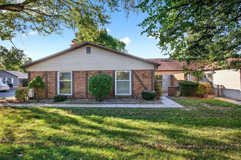 1157 E Commons Dr, Bloomington, IN 47401 photo 3
