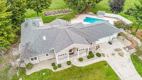 51354 Stratford Dr, Elkhart, IN 46514