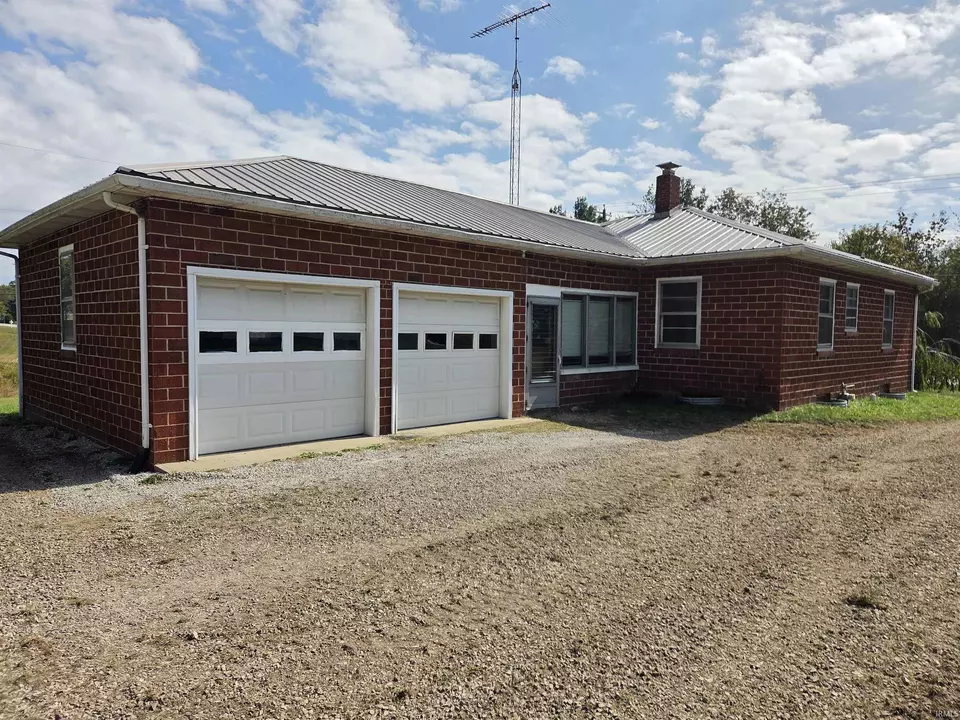 Exterior - 314 Elnora St, Odon, IN 47562 photo 3 of 5