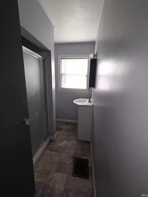Bath - 314 Elnora St, Odon, IN 47562 photo 1 of 1