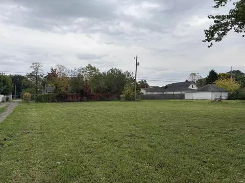 1616 S Warren St, South Bend, IN 46613