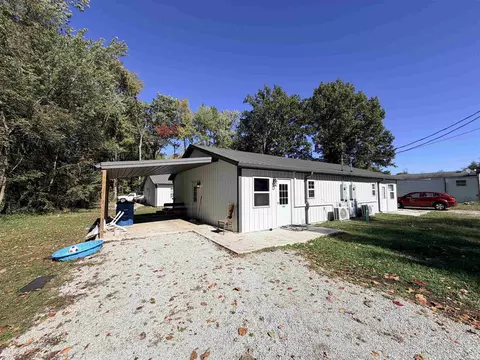 737 W Burr Oak St, Jasonville, IN 47438