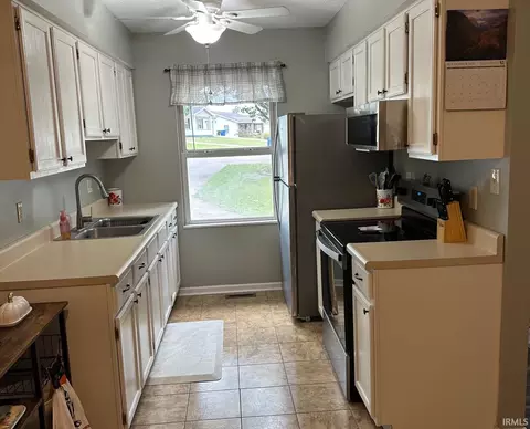 166 J Hunter Dr, Bedford, IN 47421 photo 4