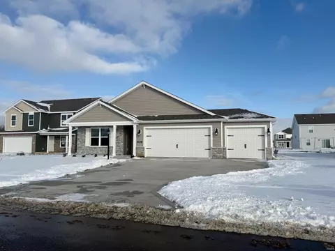 2866 Greenville Ct, Warsaw, IN 46582
