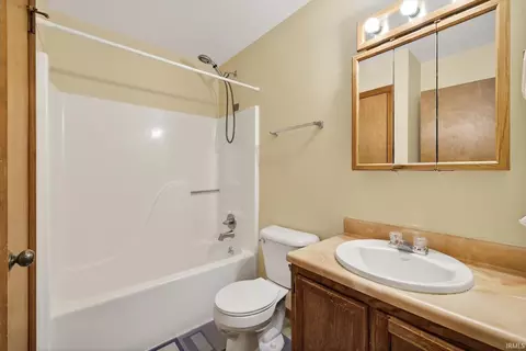 Bath - 664 12 E Heather Dr, Bloomington, IN 47401 photo 1 of 3