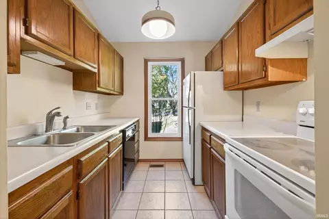 Kitchen - 664 12 E Heather Dr, Bloomington, IN 47401 photo 3 of 3