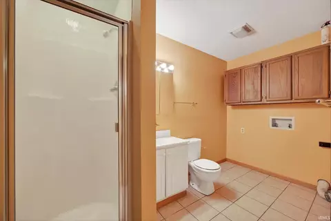 Bath - 664 12 E Heather Dr, Bloomington, IN 47401 photo 2 of 3