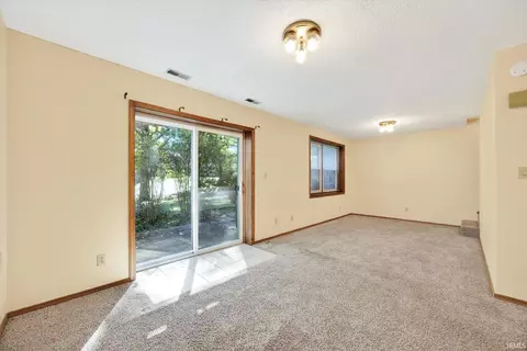 Living - 664 12 E Heather Dr, Bloomington, IN 47401 photo 8 of 9