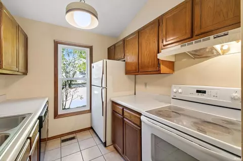 Kitchen - 664 12 E Heather Dr, Bloomington, IN 47401 photo 2 of 3