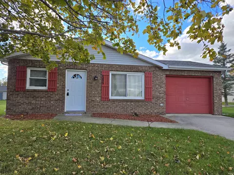 585 Meadow Ln, Waterloo, IN 46793 photo 1