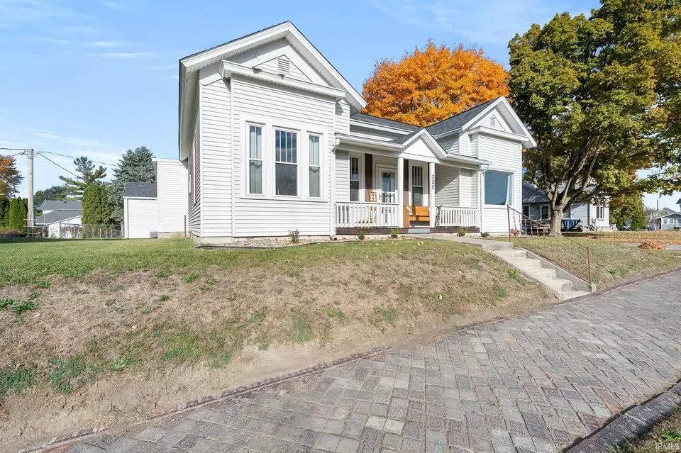 Exterior - 325 N Wayne St, Warren, IN 46792 photo 2 of 10