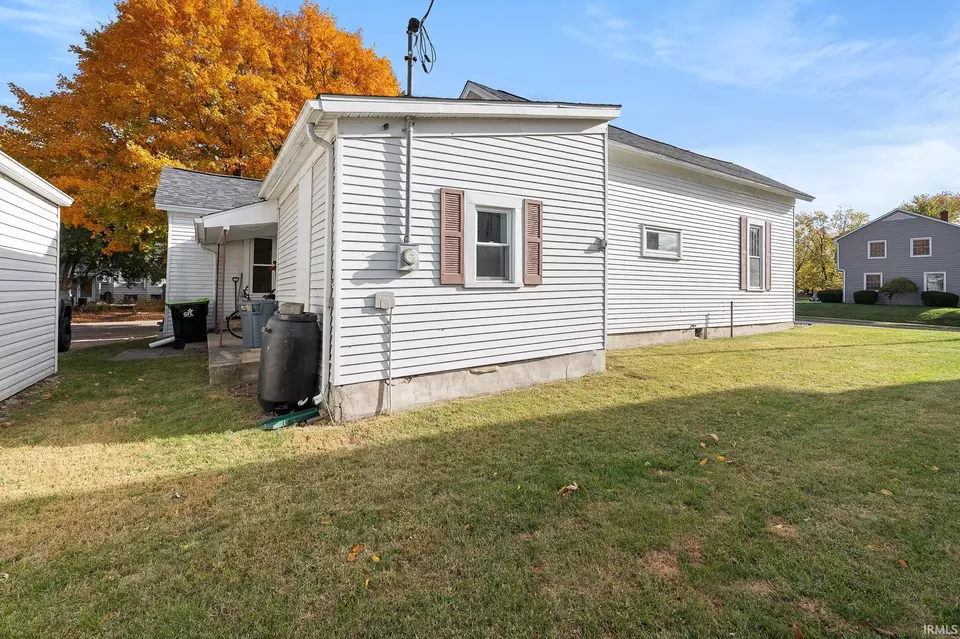 Exterior - 325 N Wayne St, Warren, IN 46792 photo 10 of 10