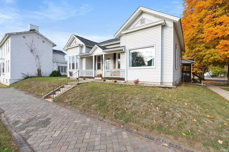 Exterior - 325 N Wayne St, Warren, IN 46792 photo 4 of 10