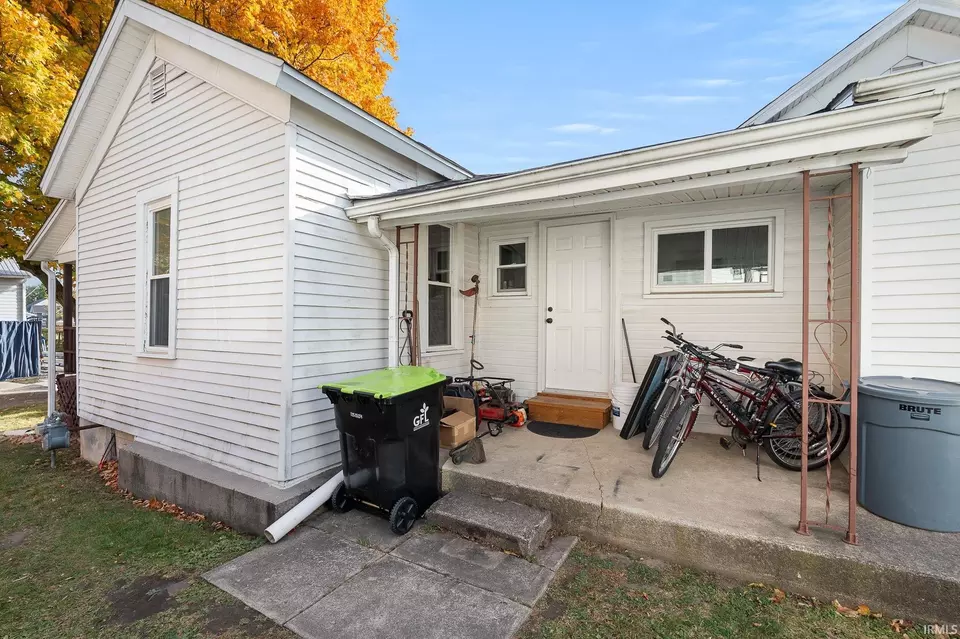 Exterior - 325 N Wayne St, Warren, IN 46792 photo 9 of 10