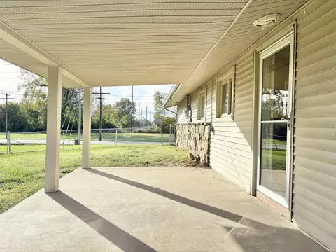 Exterior - 501 E Beech St, Sullivan, IN 47882 photo 4 of 9