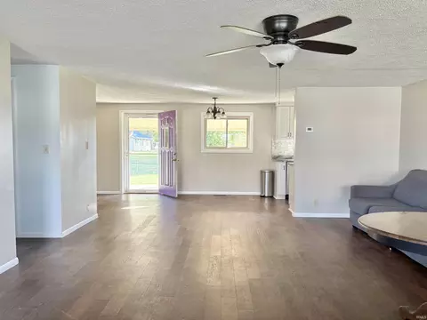 Living - 501 E Beech St, Sullivan, IN 47882 photo 2 of 5