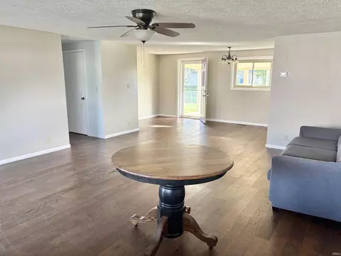 Living - 501 E Beech St, Sullivan, IN 47882 photo 5 of 5