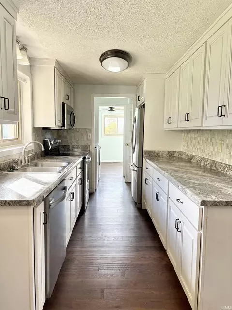 Kitchen - 501 E Beech St, Sullivan, IN 47882 photo 2 of 7