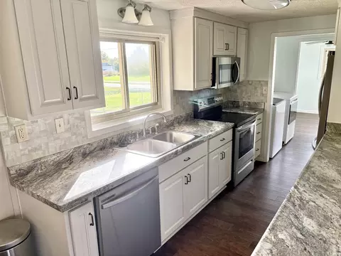 Kitchen - 501 E Beech St, Sullivan, IN 47882 photo 3 of 7