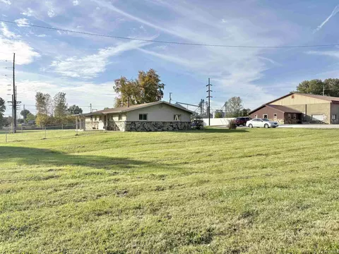 Exterior - 501 E Beech St, Sullivan, IN 47882 photo 9 of 9