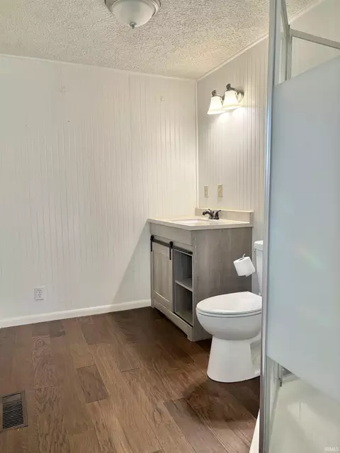 Bath - 501 E Beech St, Sullivan, IN 47882 photo 2 of 3