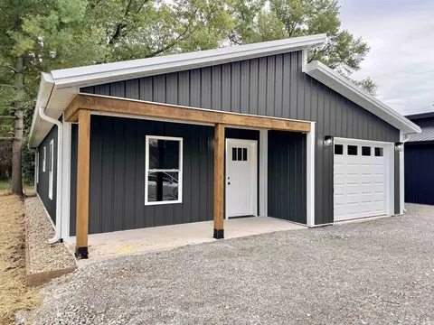 579 NW 3rd St, Linton, IN 47441