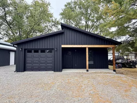 559 NW 3rd St, Linton, IN 47441
