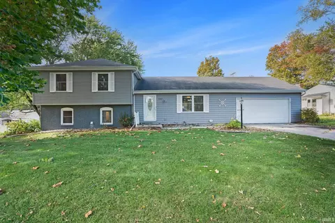 1707 W East Lake Dr, Elkhart, IN 46514