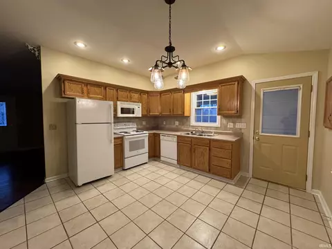 104 E Harrison St, Fairmount, IN 46928 photo 3