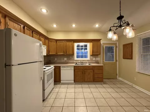 104 E Harrison St, Fairmount, IN 46928 photo 5