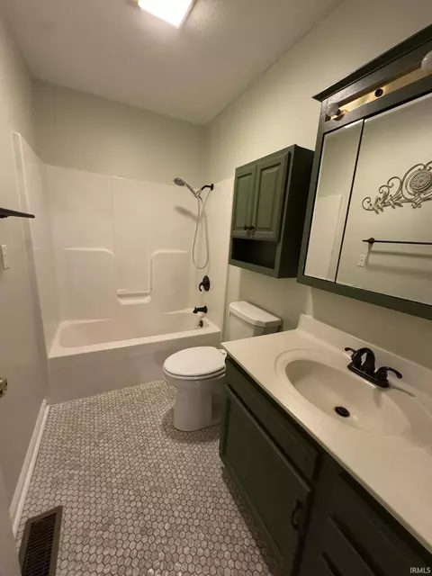 104 E Harrison St, Fairmount, IN 46928 photo 16