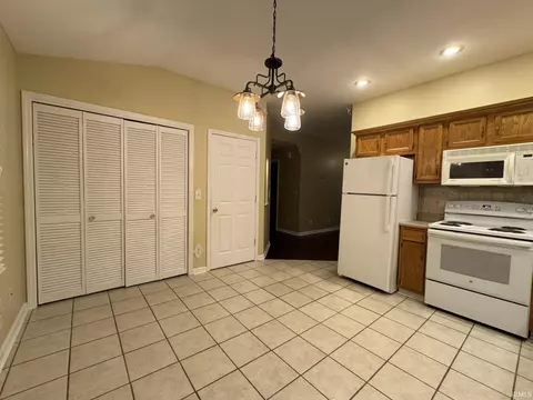 104 E Harrison St, Fairmount, IN 46928 photo 6
