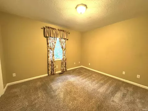 104 E Harrison St, Fairmount, IN 46928 photo 9