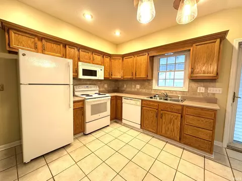 104 E Harrison St, Fairmount, IN 46928 photo 4