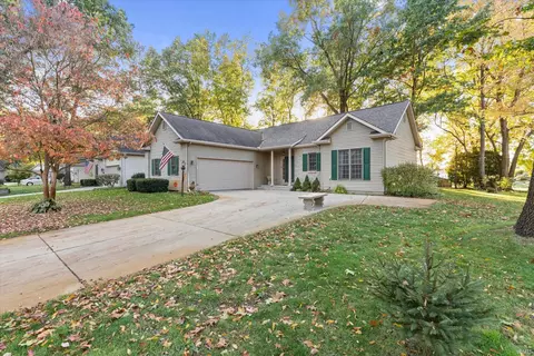2217 Woodland Ct, Elkhart, IN 46514