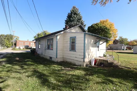 Exterior - 1617 E 4th St, Mishawaka, IN 46544 photo 2 of 3