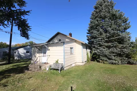 Exterior - 1617 E 4th St, Mishawaka, IN 46544 photo 3 of 3
