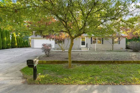 2910 Winding Waters Ln, Elkhart, IN 46514
